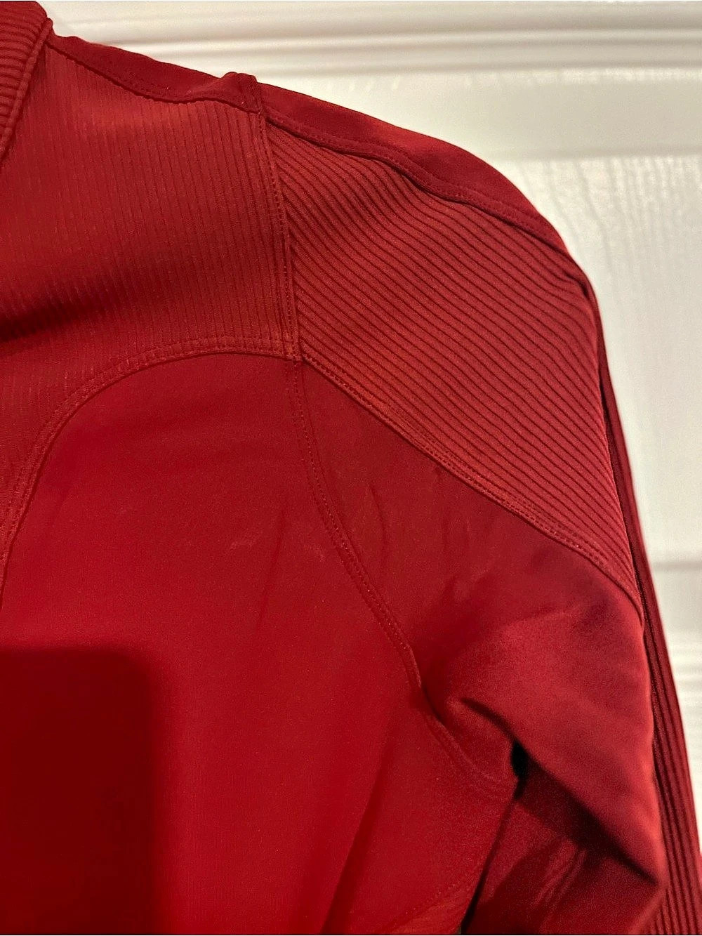 Lululemon Zip-Up Jacket in Red Size 6 NWOT - Picture 6 of 9